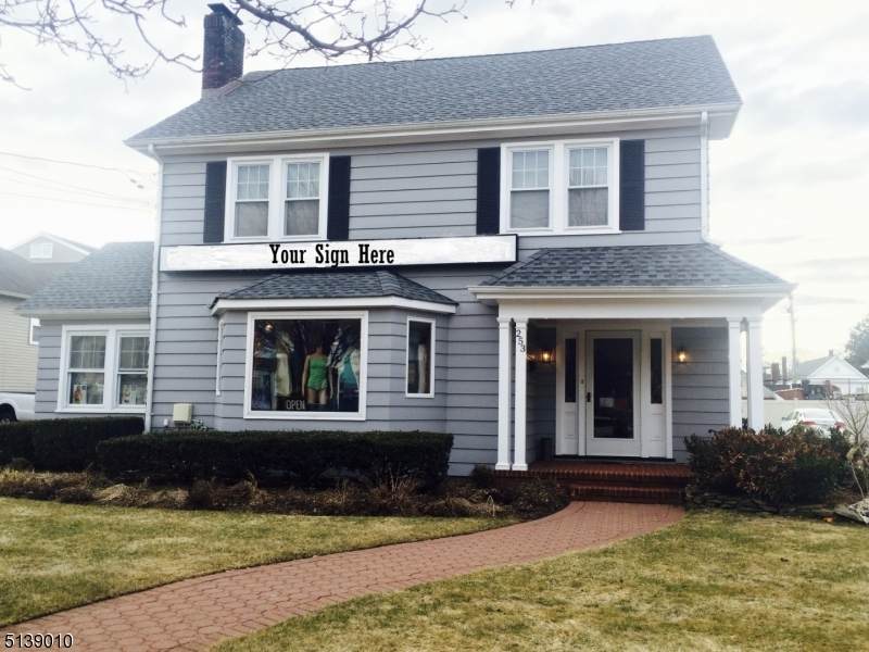253 Everett Ave - Photo 1