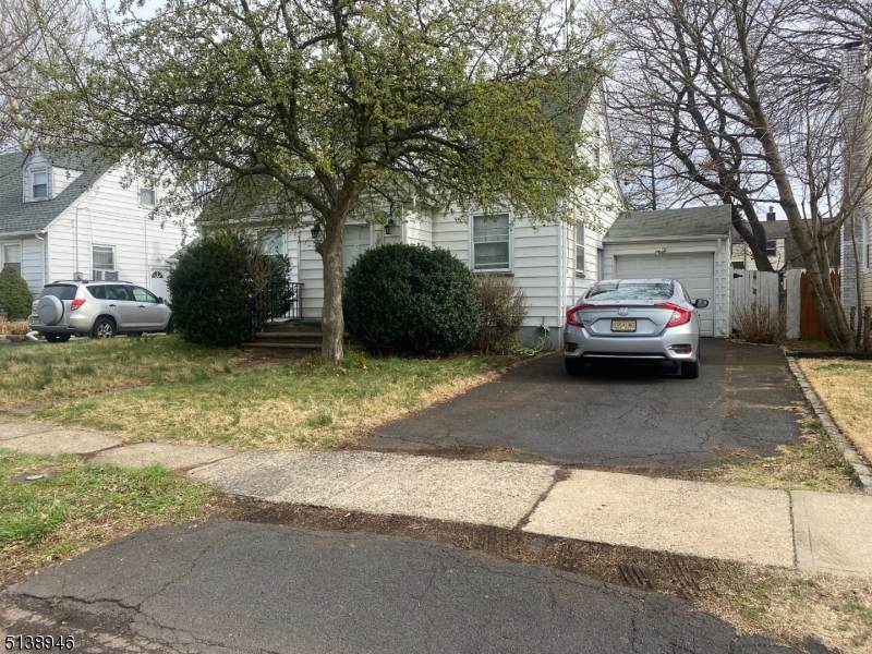 584 Plymouth Rd - Photo 1
