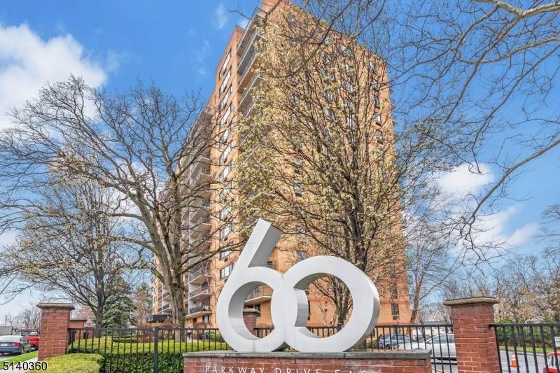 60 Parkway Dr - Photo 1