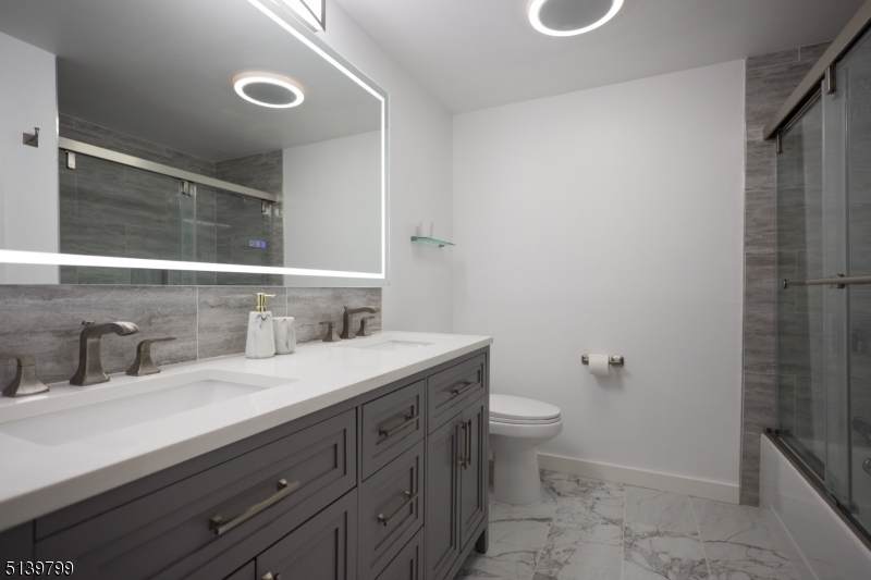 753 Summer Ave 2D - Photo 1