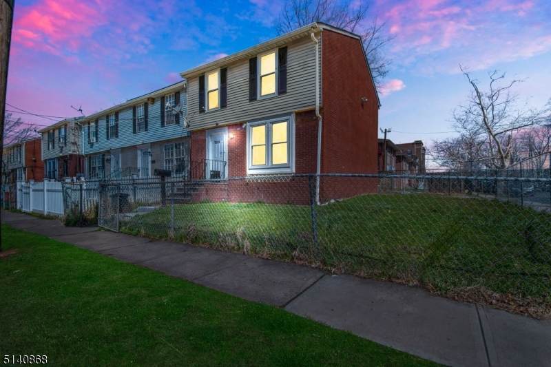 1131 Anna St - Photo 1