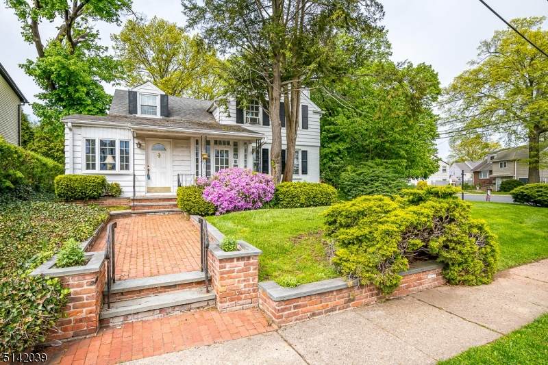 307 Grove St - Photo 1