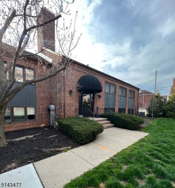 1470 Campbell St - Photo 1