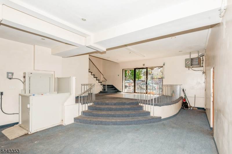 731 10Th - Photo 1