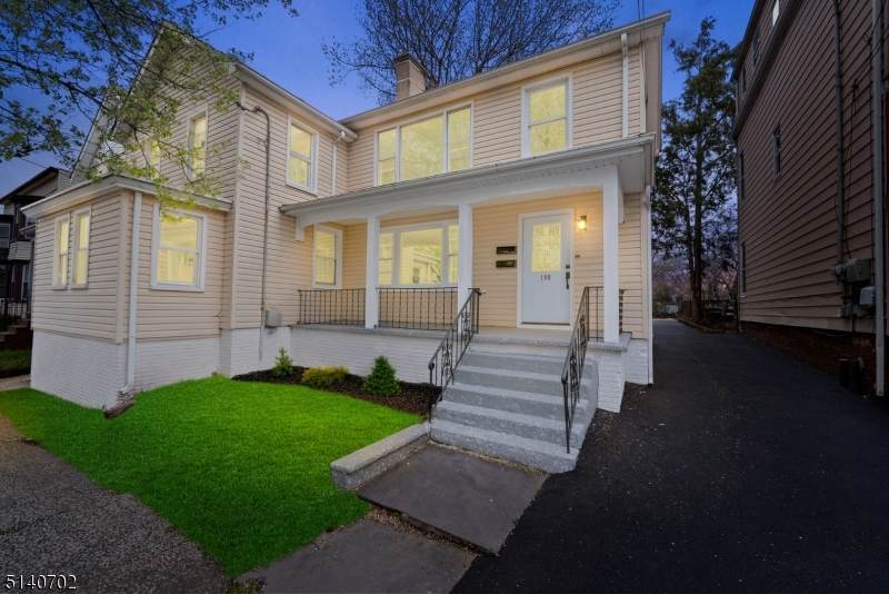 198 William St - Photo 1