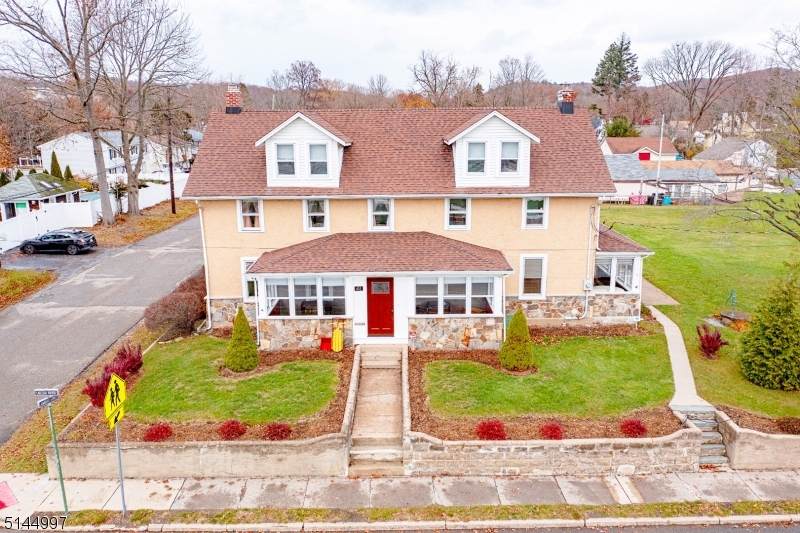403 Lakeside Ave - Photo 1