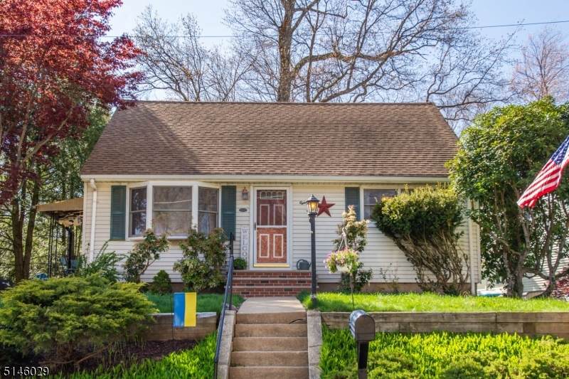 18 Oak Ave - Photo 1
