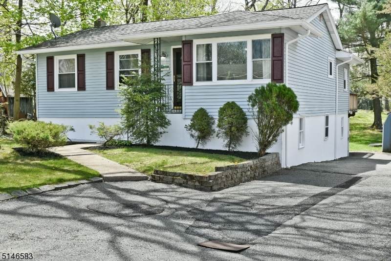 6 Reading Rd - Photo 1