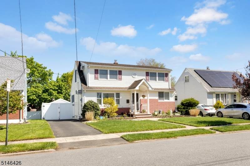 10 Riverview Ave - Photo 1