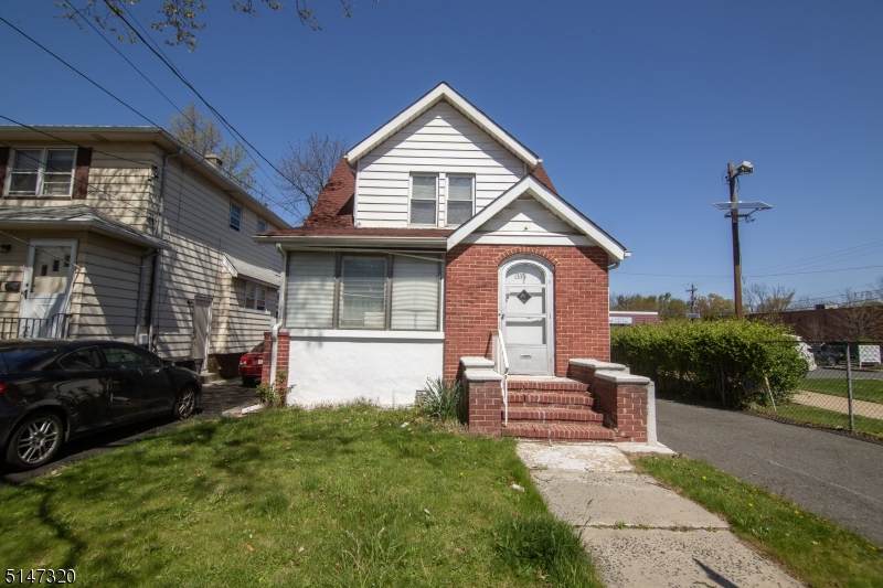 1335 Magie Ave - Photo 1
