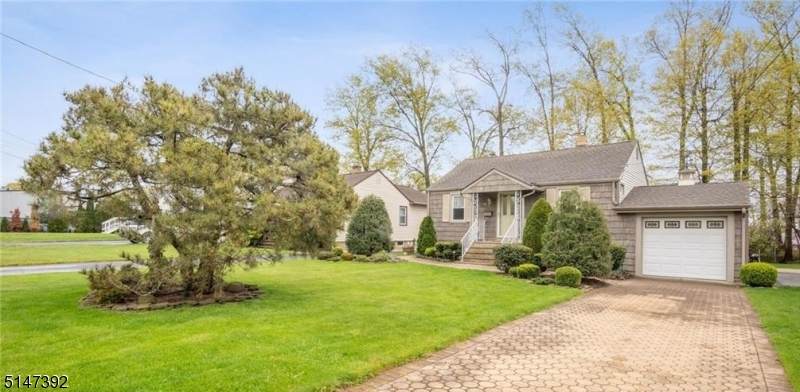 68 Tappen St - Photo 1