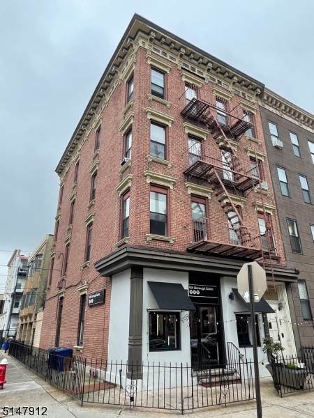 133 Madison St - Photo 1