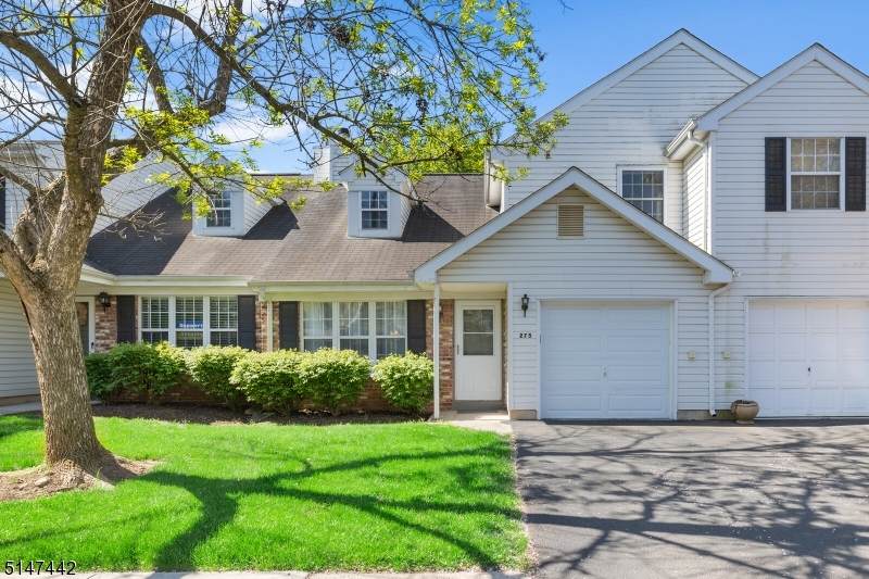 275 Edgeware Ct - Photo 1