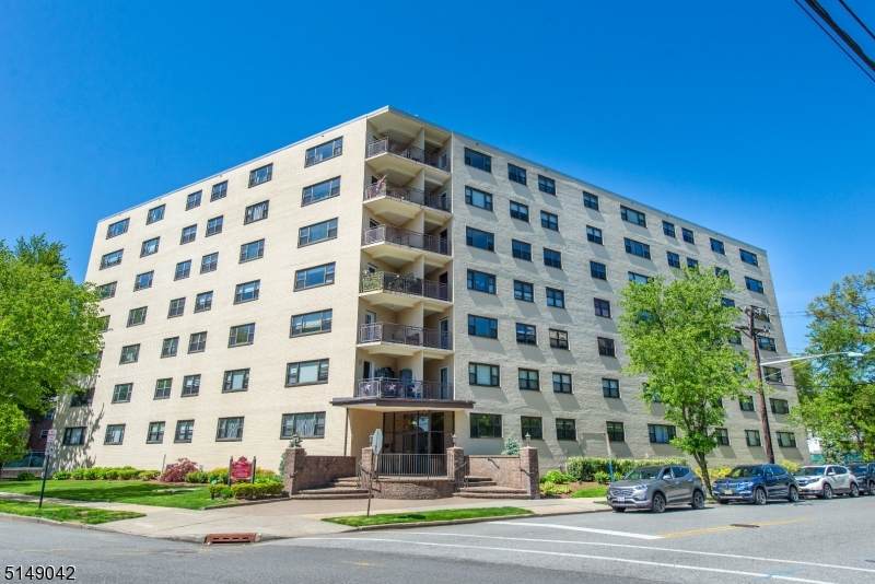 25 Grand Ave - Photo 1