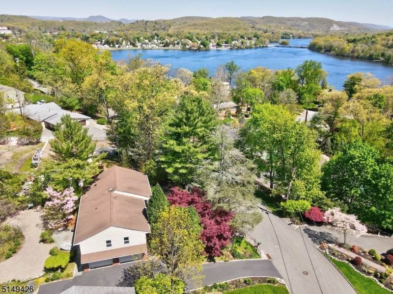 225 Hilltop Ct - Photo 1