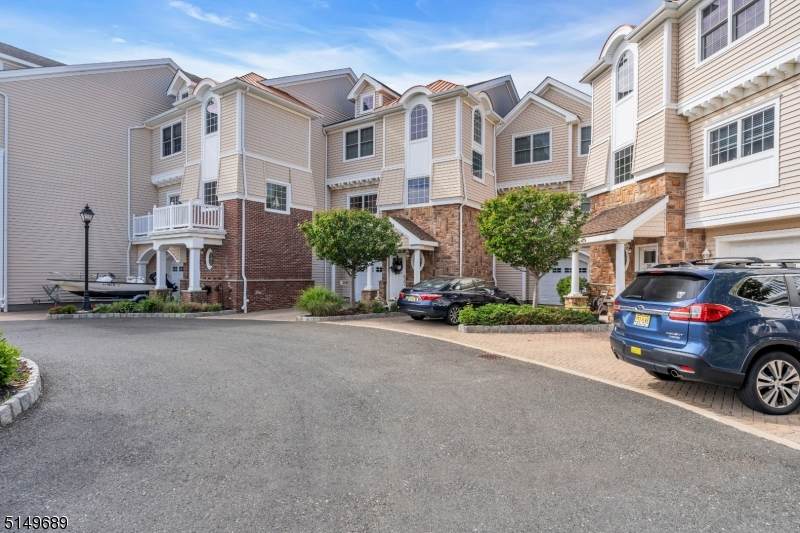 203 Gateway Ct - Photo 1