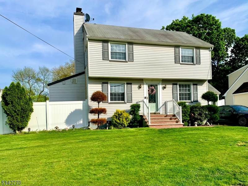 3 Roger Ave - Photo 1