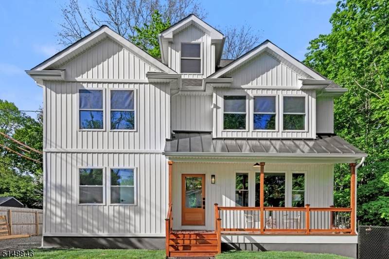 149 W. Montrose Ave - Photo 1