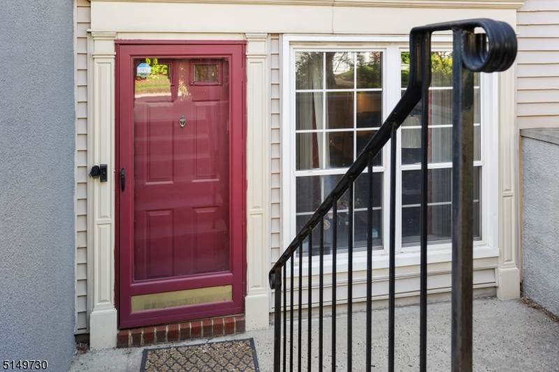 9 Colgate Dr - Photo 1