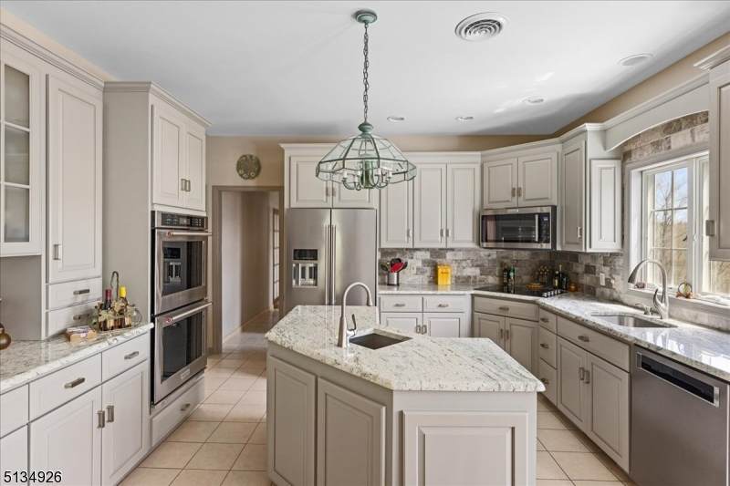12 Evergreen Dr - Photo 1