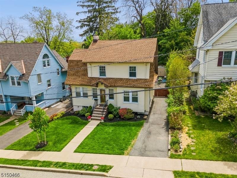 40 Lawrence Ave - Photo 1