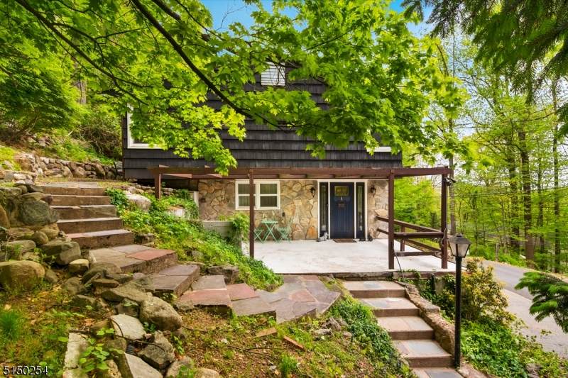 16 Bott Ln - Photo 1