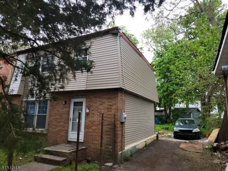 141 Godwin - Photo 1
