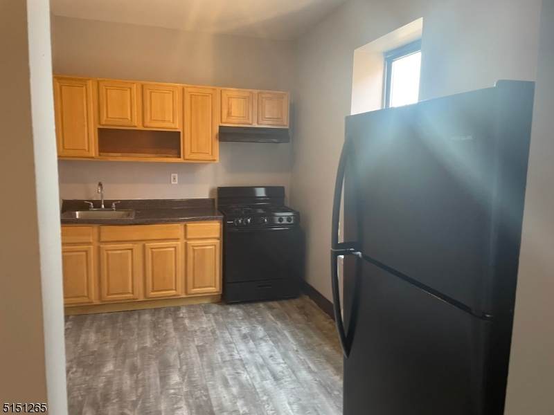 979 Clinton Ave - Photo 1
