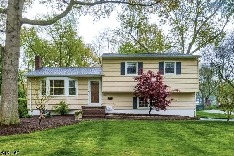 304 Charnwood Rd - Photo 1