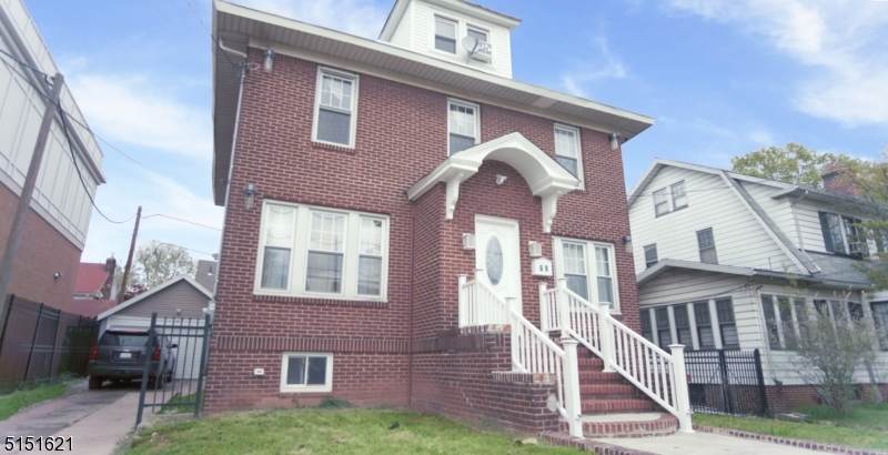 69 Custer Ave - Photo 1