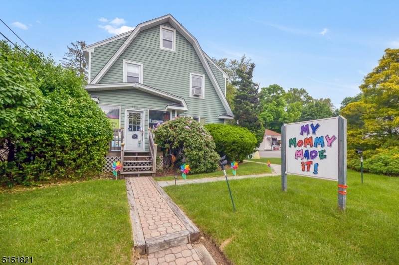 285 Franklin Ave - Photo 1