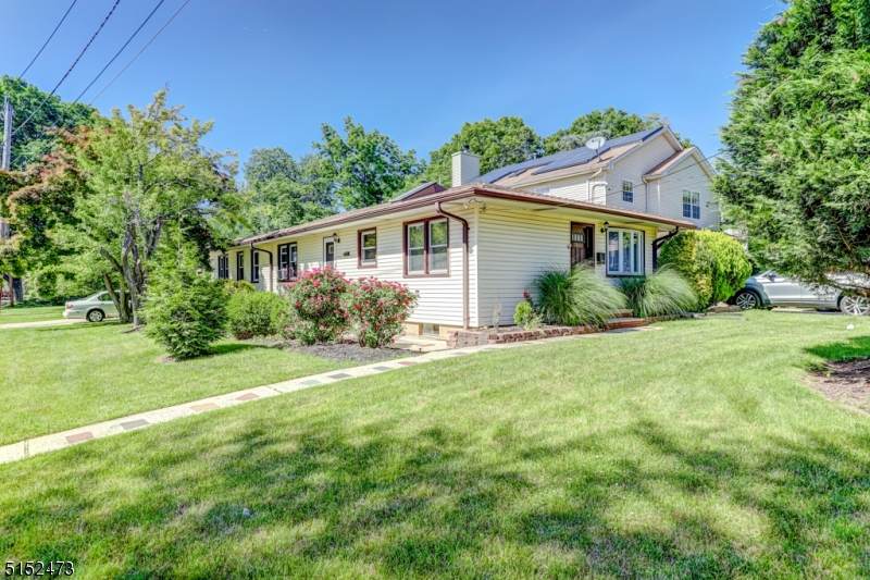 2811 Maple Ave - Photo 1