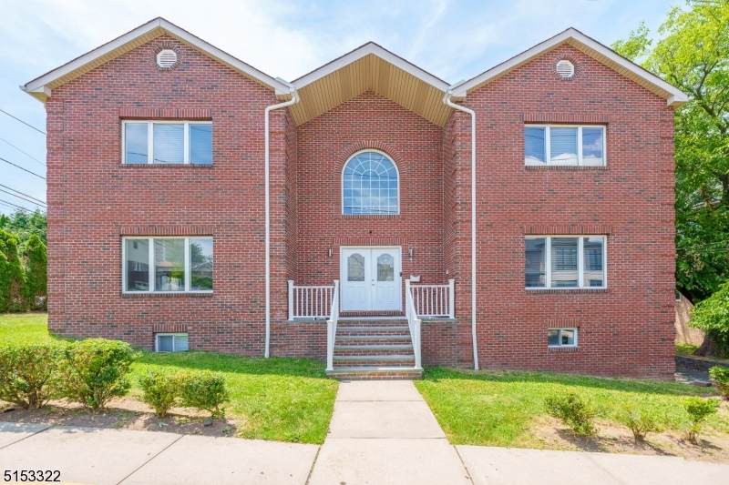 440 Catherine St - Photo 1