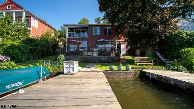 16 Maple Pkwy - Photo 1