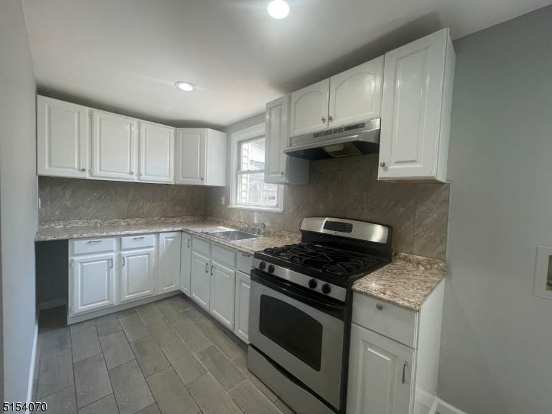 35 Catherine St - Photo 1