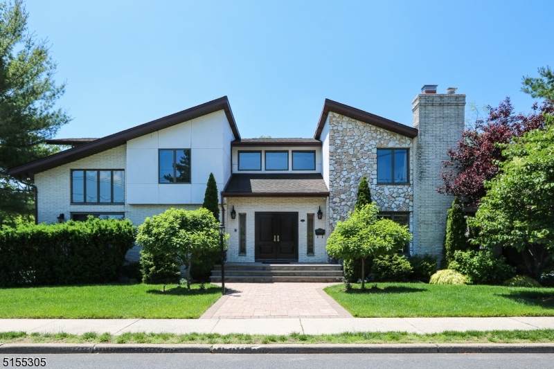 124 Charlotte Pl - Photo 1