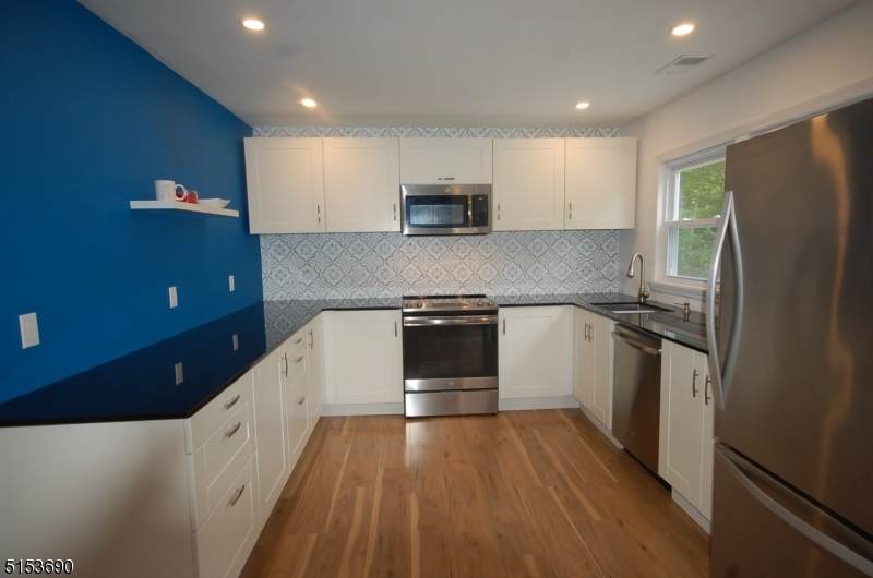 108 Freeway Ave - Photo 1