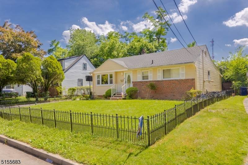85 Brokaw Blvd - Photo 1