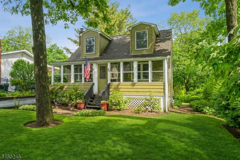 28 Midland Ave - Photo 1