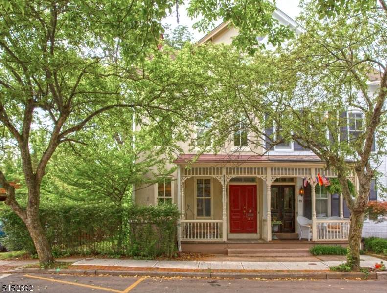 27 Clinton St - Photo 1