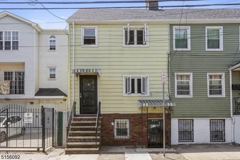 123 Pennington St - Photo 1