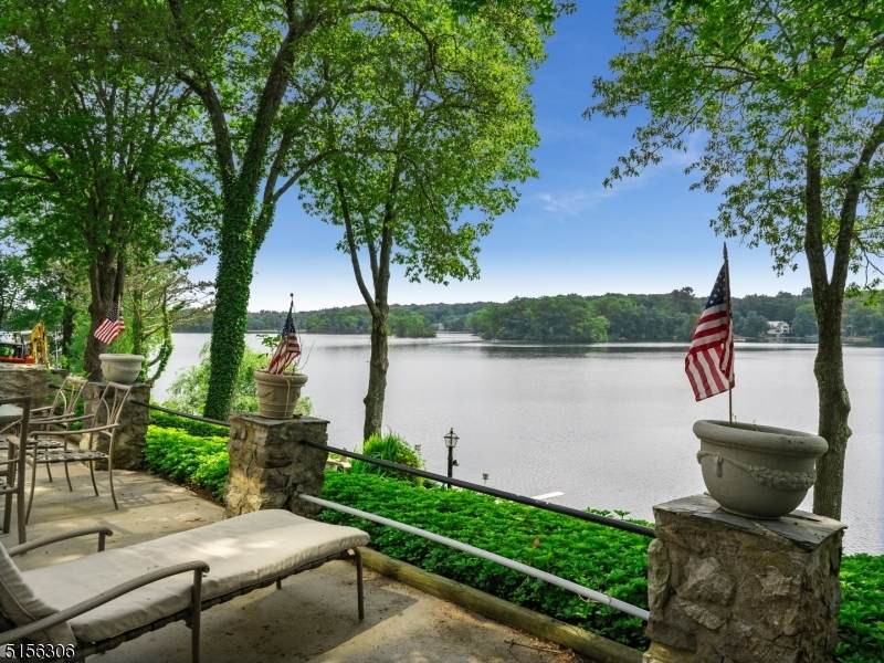 18 Laketop Dr - Photo 1