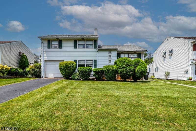 15 Mercury Ave - Photo 1