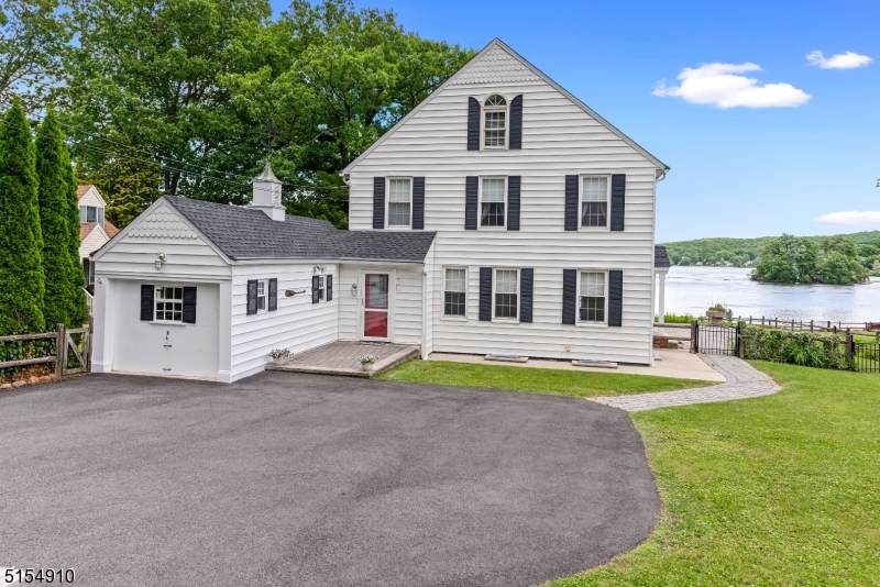 8 Spring Ln - Photo 1