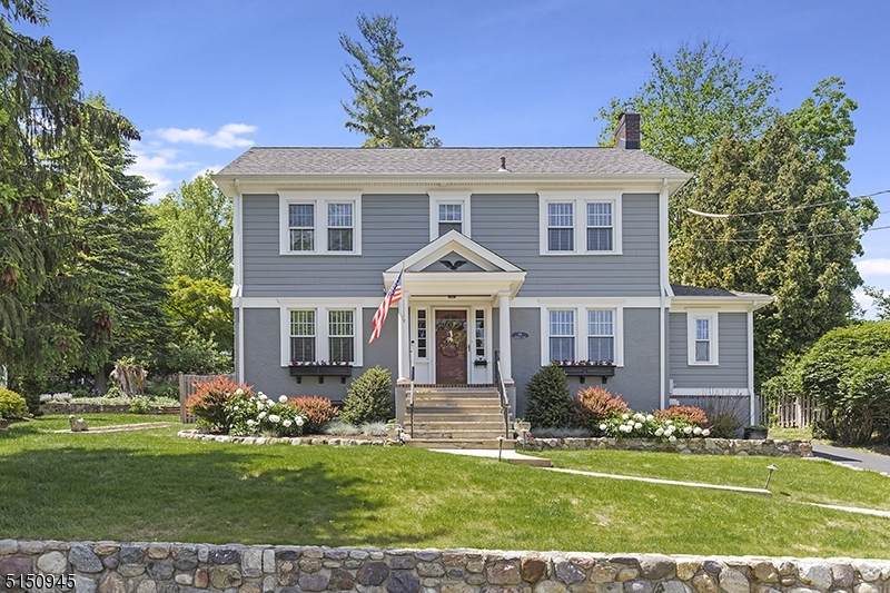 50 Sherman Pl - Photo 1