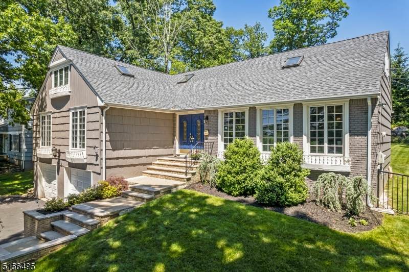 213 E Cedar St - Photo 1