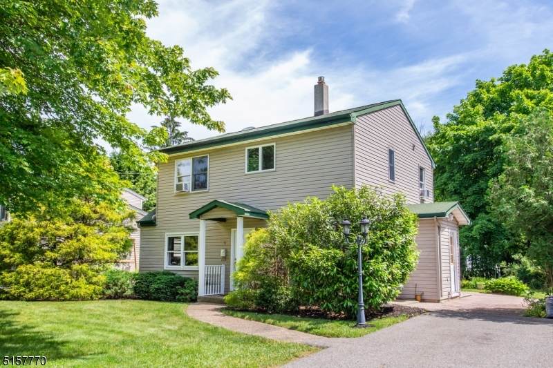 9 Village Rd - Photo 1