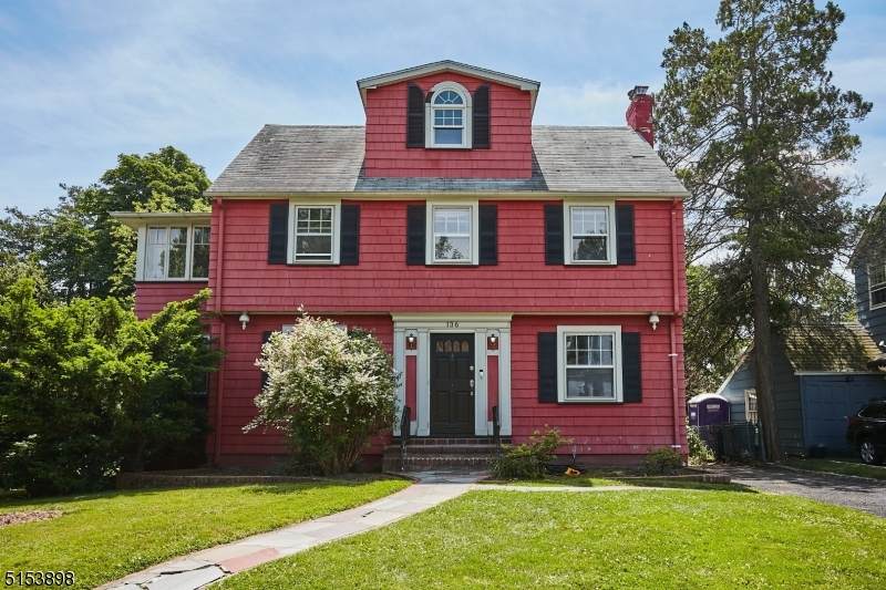 136 College Pl - Photo 1