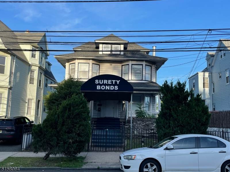 523 Summer Ave - Photo 1