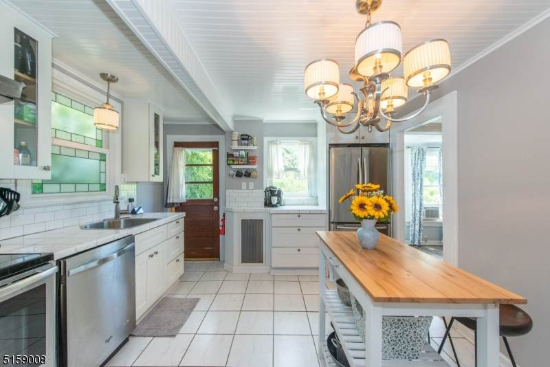 7 Simpson Ave - Photo 1